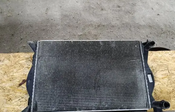 Audi A6 S6 C6 4F Coolant radiator 4f0121251q