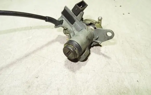 Audi A6 S6 C6 4F Tailgate exterior lock 8E0827573