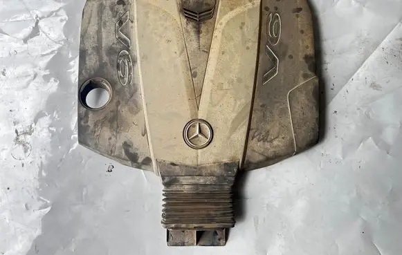 Mercedes-Benz E W212 Engine cover (trim) A6420105867 4011353U