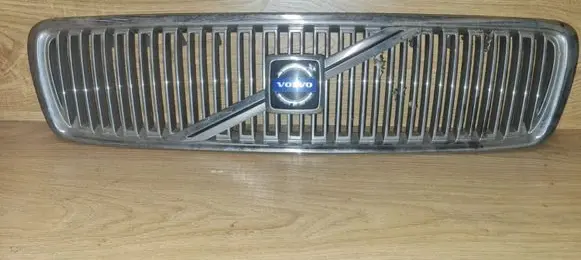 Volvo V70 Front bumper upper radiator grill 9190385