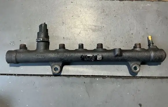 Opel Vivaro Fuel main line pipe 0445214065 032448L4 8200330912