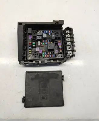 Chevrolet Camaro Fuse box set 84044723 163130529 812968C63