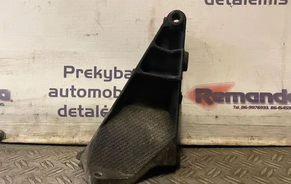 Volkswagen Transporter - Caravelle T5 Engine mounting bracket 7E0199343