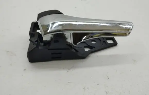Toyota RAV 4 (XA40) Front door interior handle
