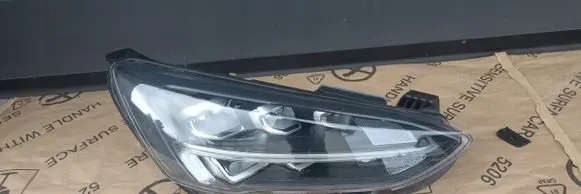 Ford Focus Headlight/headlamp 13E014