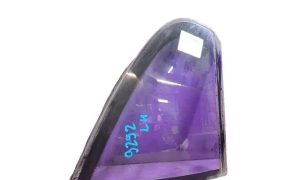 BMW 5 E39 Front door window glass four-door 