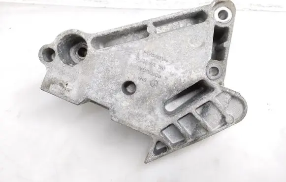 Skoda Octavia Mk3 (5E) Engine mounting bracket 04L199207D
