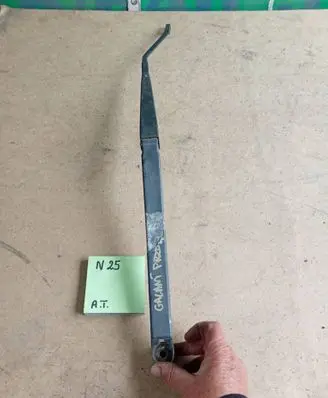 Mitsubishi Galant Front wiper blade arm 568956