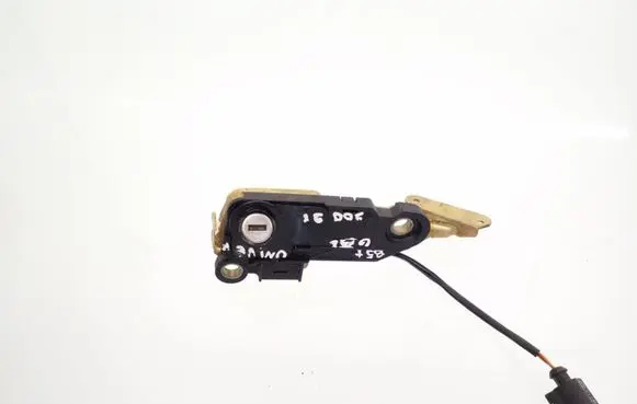 Volkswagen PASSAT B5.5 Tailgate exterior lock 3B9827297A