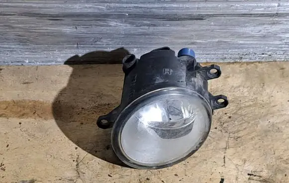 Toyota Avensis T250 Front fog light 812100D041 89206401