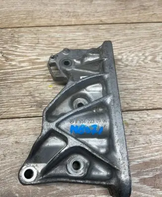 Mercedes-Benz GLA H247 Engine mounting bracket A6542230004