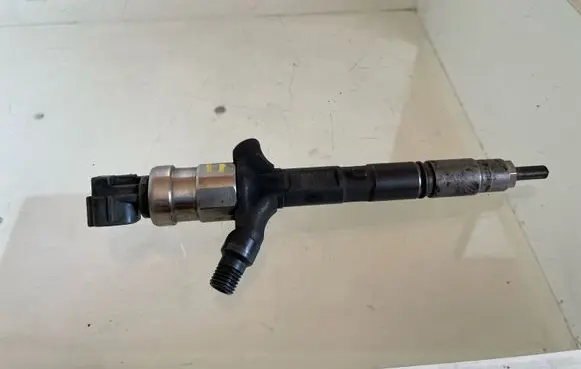 Toyota Avensis Verso Fuel injector 2367027030 03C06351