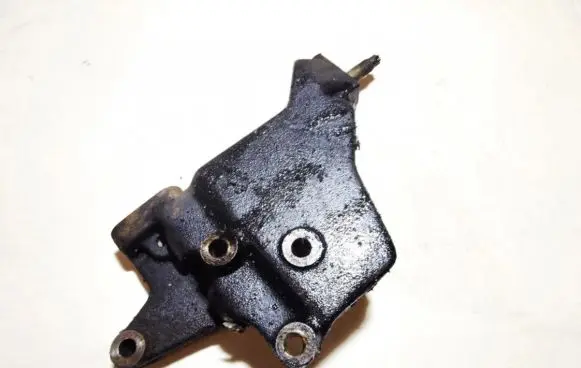 Ford Mondeo MK II Engine mounting bracket