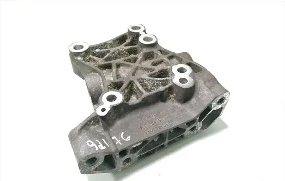 Land Rover Discovery 4 - LR4 Engine mounting bracket GJ32-6030-AA
