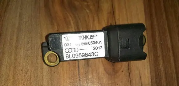 Audi A3 S3 8L Airbag deployment crash/impact sensor 8l0959643c