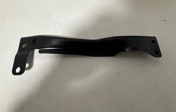 BMW 5 G30 G31 G38 Radiator mount bracket 7368479 51117368479
