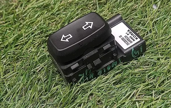 Opel Insignia A Seat control switch 13282592