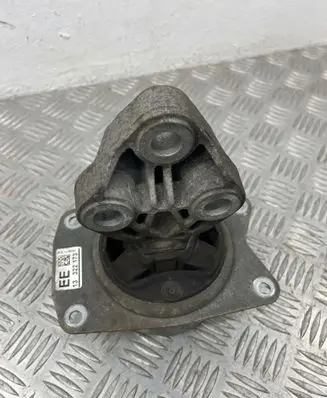 Engine mount bracket