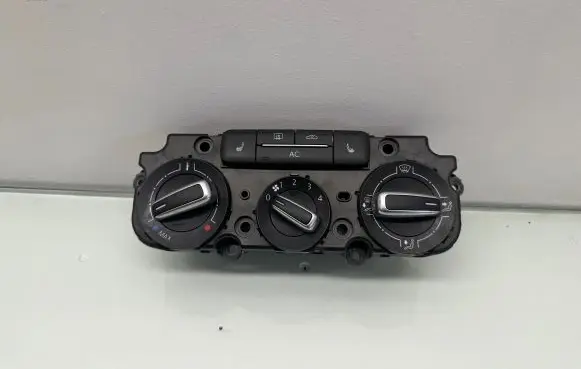 Volkswagen Jetta VI Climate control unit 5C0820047AQ 901515220005 00000000481697