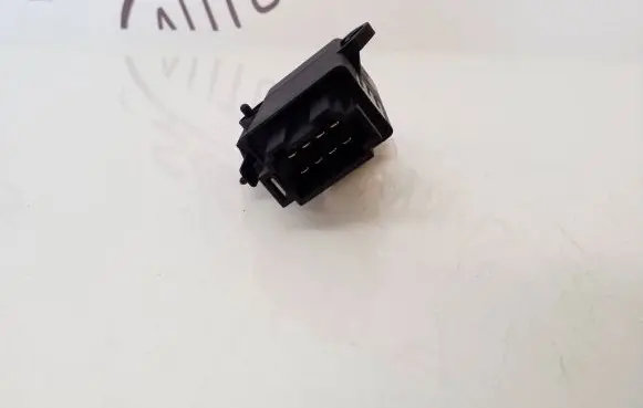 Skoda Kamiq Seat heating relay 2Q0959772