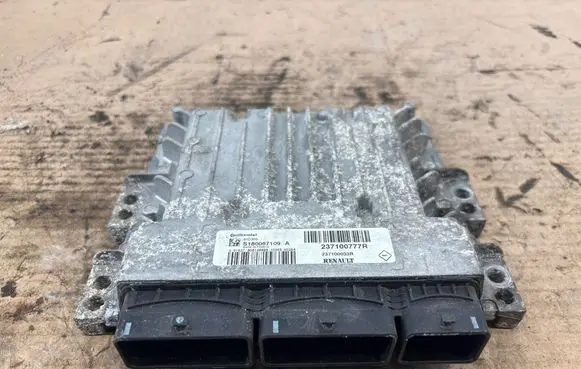 Renault Megane III Engine control unit/module S180067109A 237100777R 237100033R