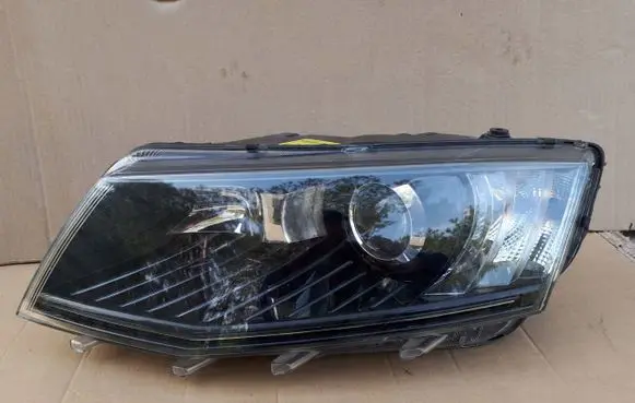 Skoda Octavia Mk3 (5E) Headlight/headlamp 5E1941015B