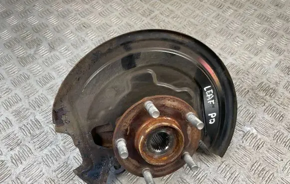 Nissan Leaf II (ZE1) Front wheel hub