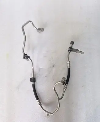 Jeep Grand Cherokee WL Air conditioning (A/C) pipe/hose 68381216AC