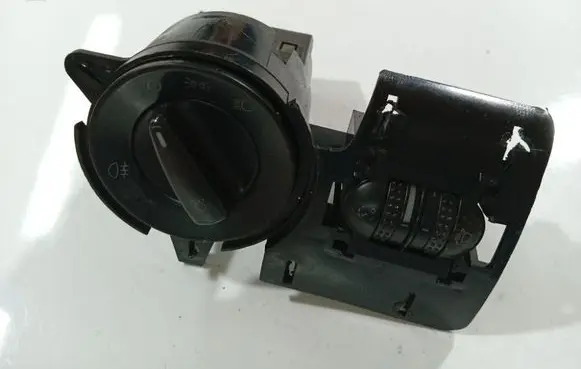 Volkswagen PASSAT B5 Light switch 1C0941531