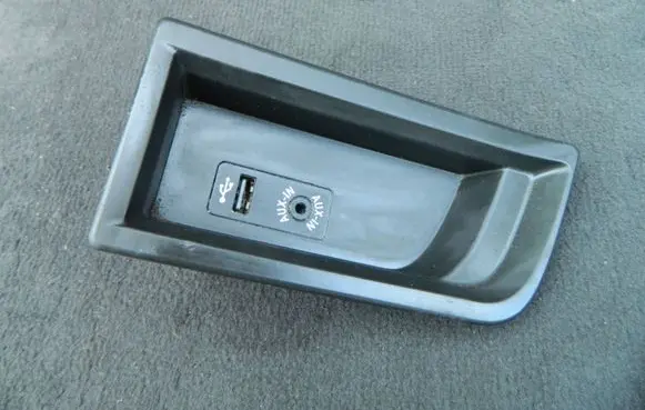 BMW 3 F30 F35 F31 USB socket connector 9207358