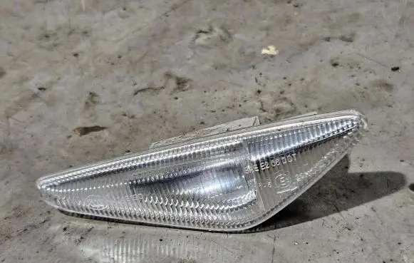 BMW X6 E71 Front fender indicator light 7267978 7171008
