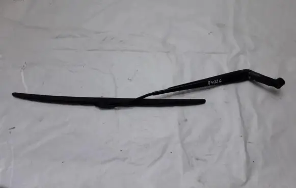 Toyota Avensis T250 Front wiper blade arm
