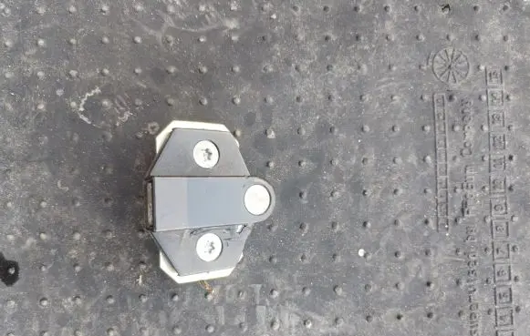 BMW 5 E39 Rear door lock loop/hook striker 8176350