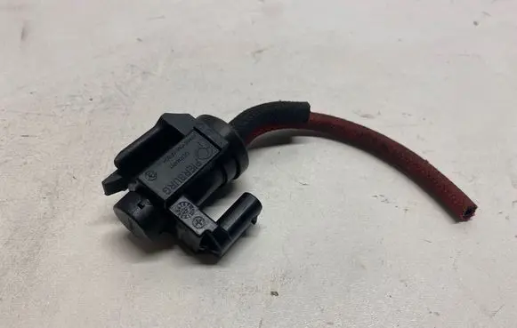 BMW X3 G01 Vacuum valve 70478502 8570591