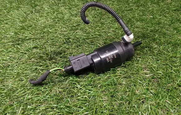 Volkswagen Jetta VI Windscreen/windshield washer pump 1K5955651