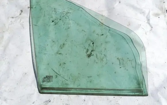 Renault Scenic I Front door vent window glass four-door 