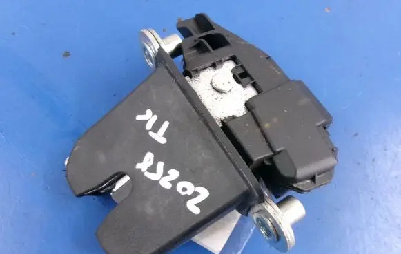 Skoda Fabia Mk2 (5J) Tailgate/trunk/boot lock/catch/latch