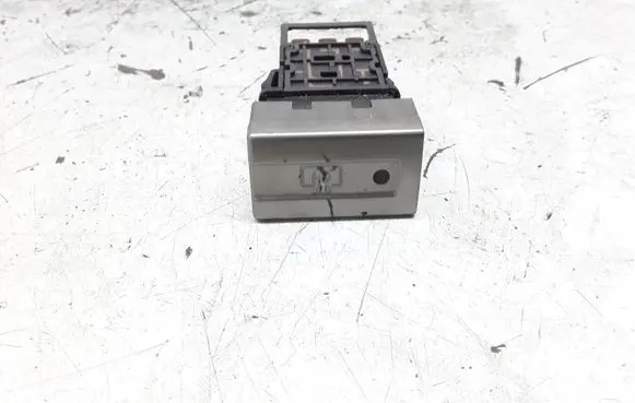 Nissan X-Trail T30 Windscreen/window heater switch