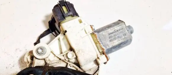 BMW 1 E81 E87 Front door window regulator motor 0130822227 996625-1018927828