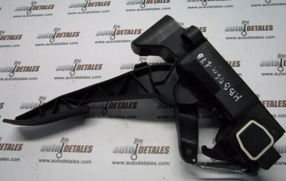 Mercedes-Benz B W245 Accelerator throttle pedal A1693000204