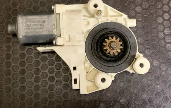 Ford Focus Front door window regulator motor 4M5T14553 995209101