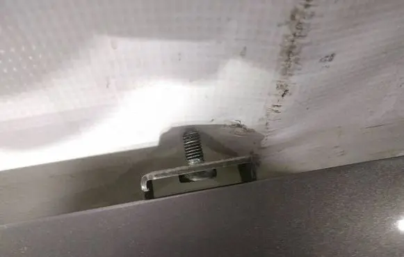 Tailgate/trunk/boot hinge