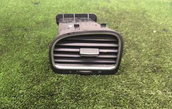 Volkswagen Golf VI Dash center air vent grill 5K0819709