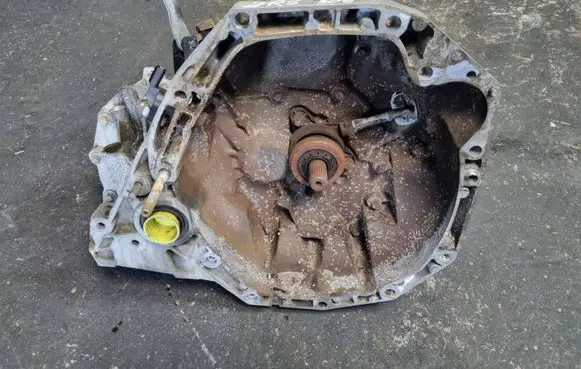 Renault Clio III Manual 5 speed gearbox JR5306