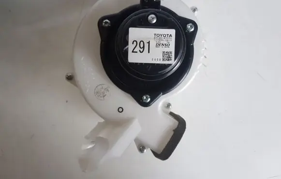 Toyota Prius (XW20) Hybrid/electric vehicle battery fan 8713047070 1172002913