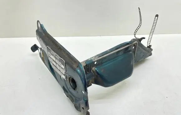 Radiator mount bracket