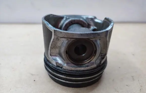 Piston
