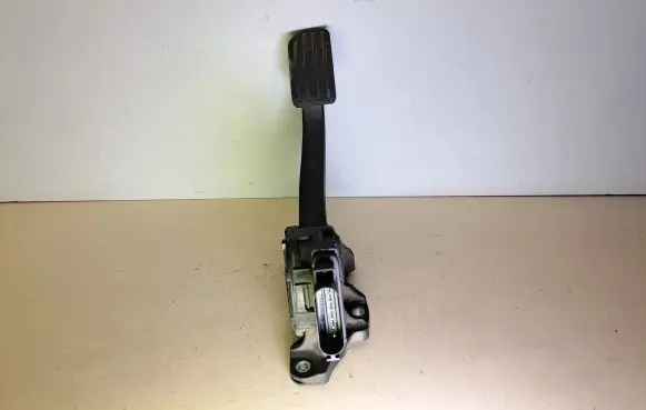 Volvo V70 Accelerator throttle pedal 6G929F836BD 6PV009220 6PV00922001