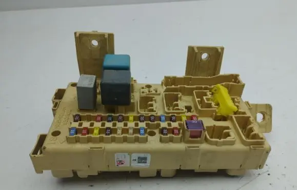 Toyota Corolla Verso AR10 Fuse module 892210F020