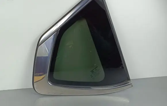 SsangYong Rexton Rear side window